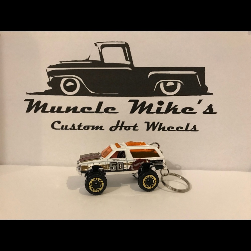 Hot Wheels Chevy Blazer 4x4 keychain custom made